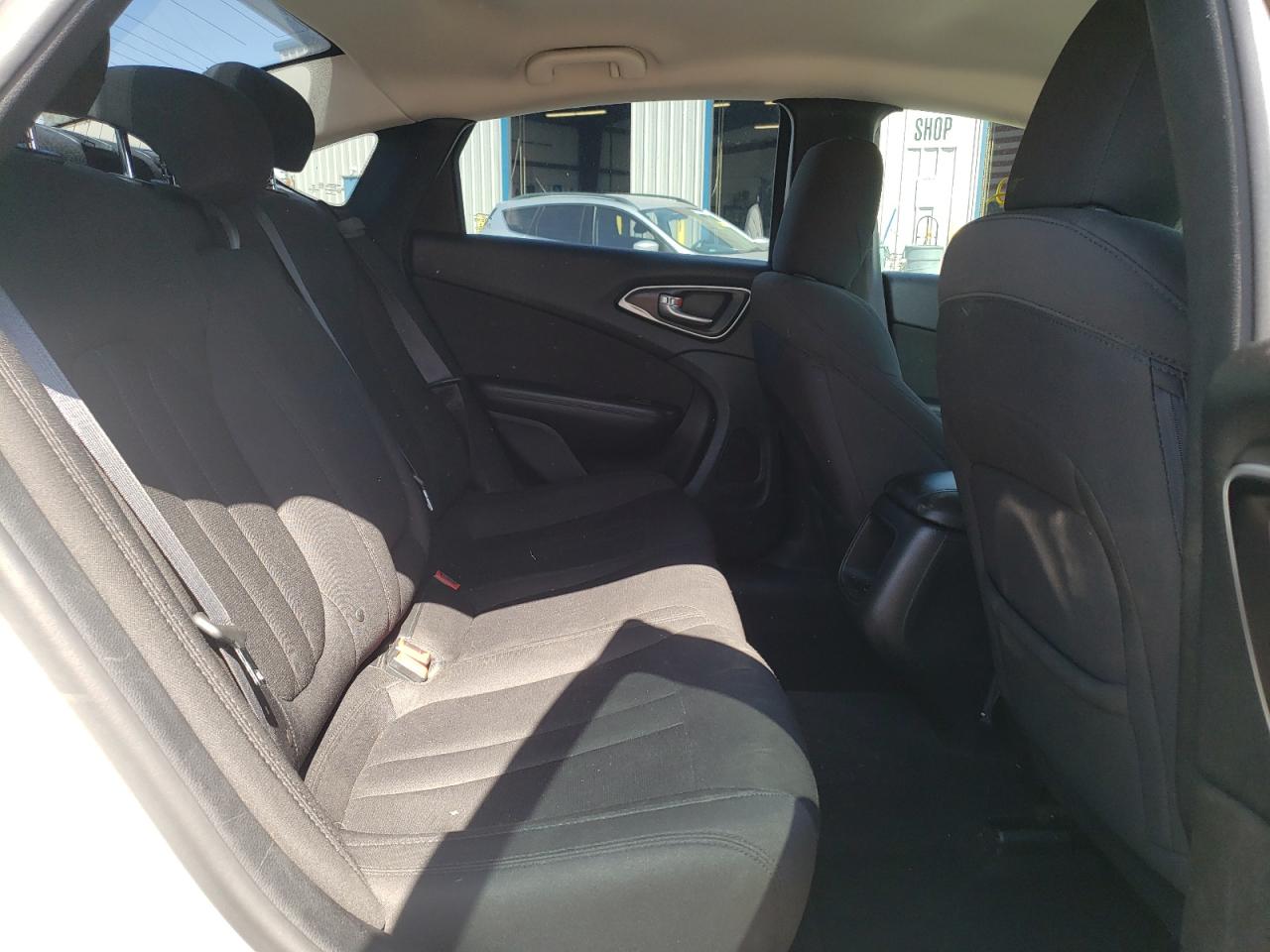 Photo 6 from auction – 2016 CHRYSLER 200 LIMITE with VIN 1C3CCCAB2GN160050