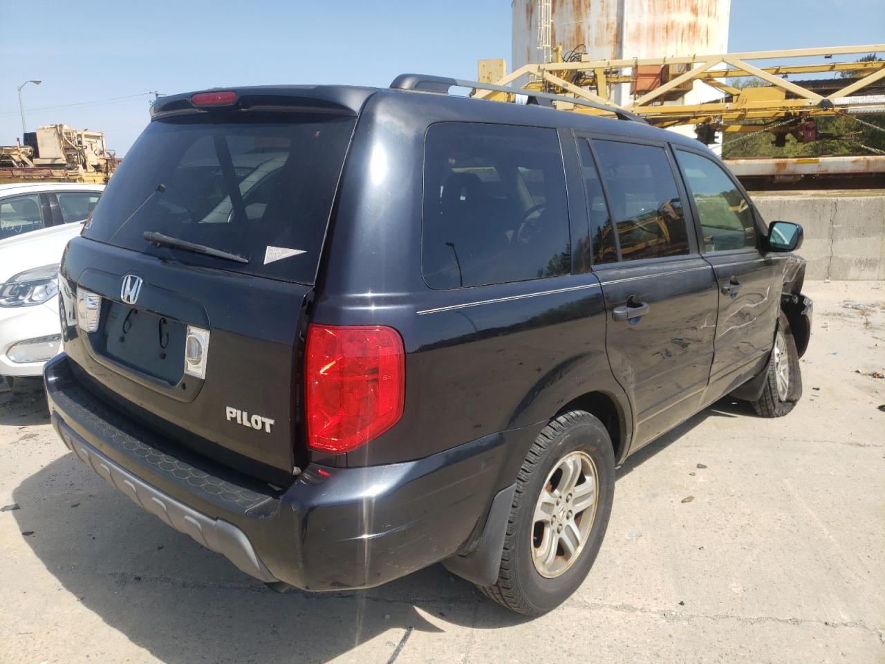 Photo 4 from auction – 2004 HONDA PILOT EXL with VIN 2HKYF185X4H608317