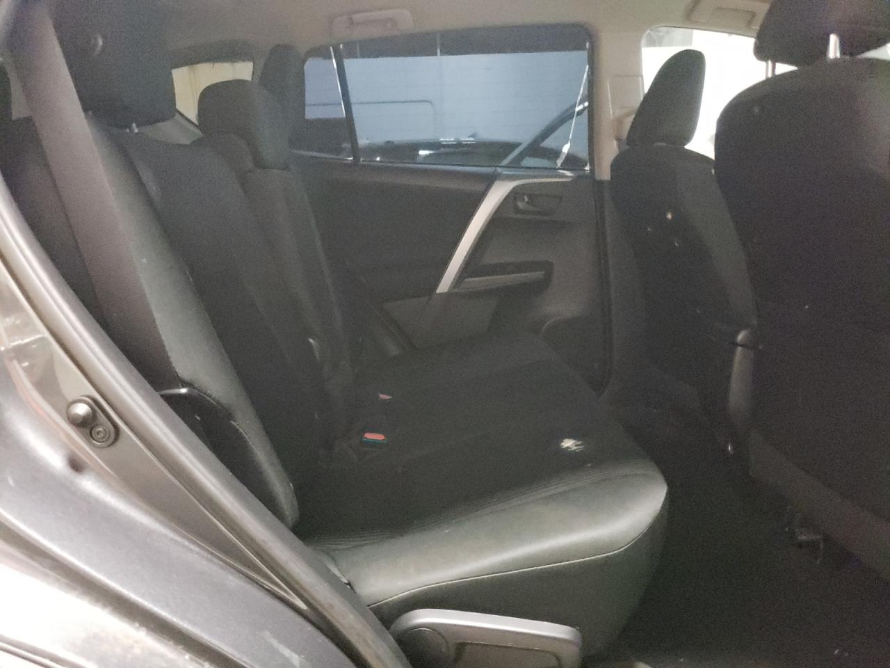 Photo 6 from auction – 2018 TOYOTA RAV4 LE with VIN 2T3BFREV4JW783224