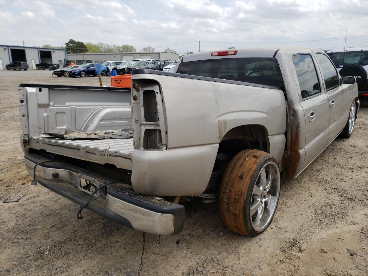 Photo 4 from auction – 2006 CHEVROLET SILVRK1500 with VIN 2GCEC13V461304049