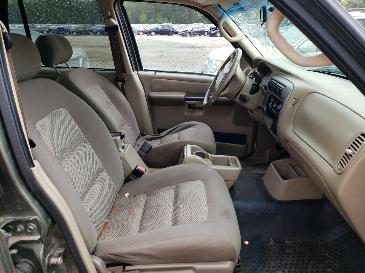 Photo 5 from auction – 2004 FORD EXPLORER S with VIN 1FMZU67K84UC40073