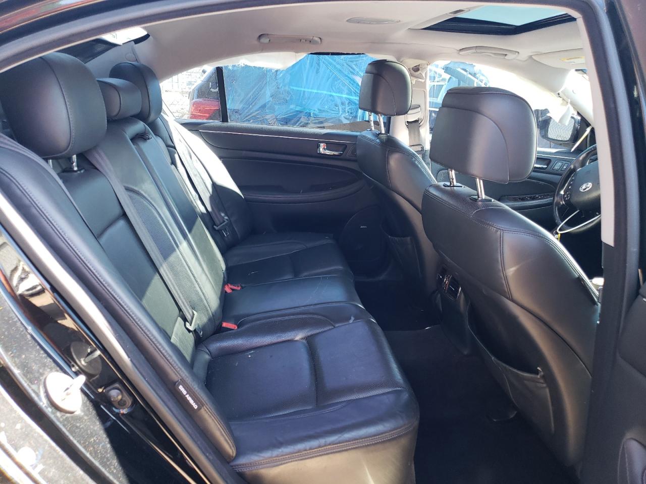 Photo 6 from auction – 2011 HYUNDAI GENESIS 3. with VIN KMHGC4DE0BU120830