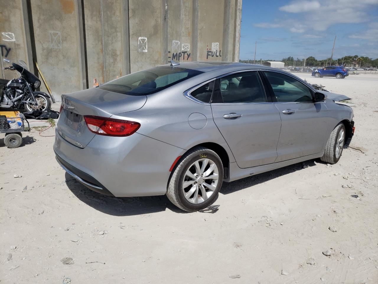 Photo 4 from auction – 2016 CHRYSLER 200 C with VIN 1C3CCCCB8GN100545