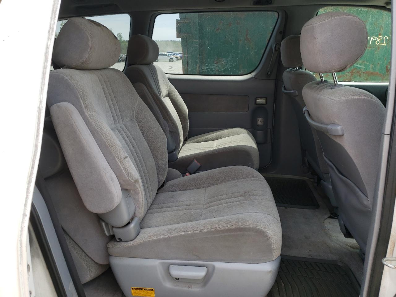Photo 6 from auction – 2003 TOYOTA SIENNA CE with VIN 4T3ZF19C33U555307
