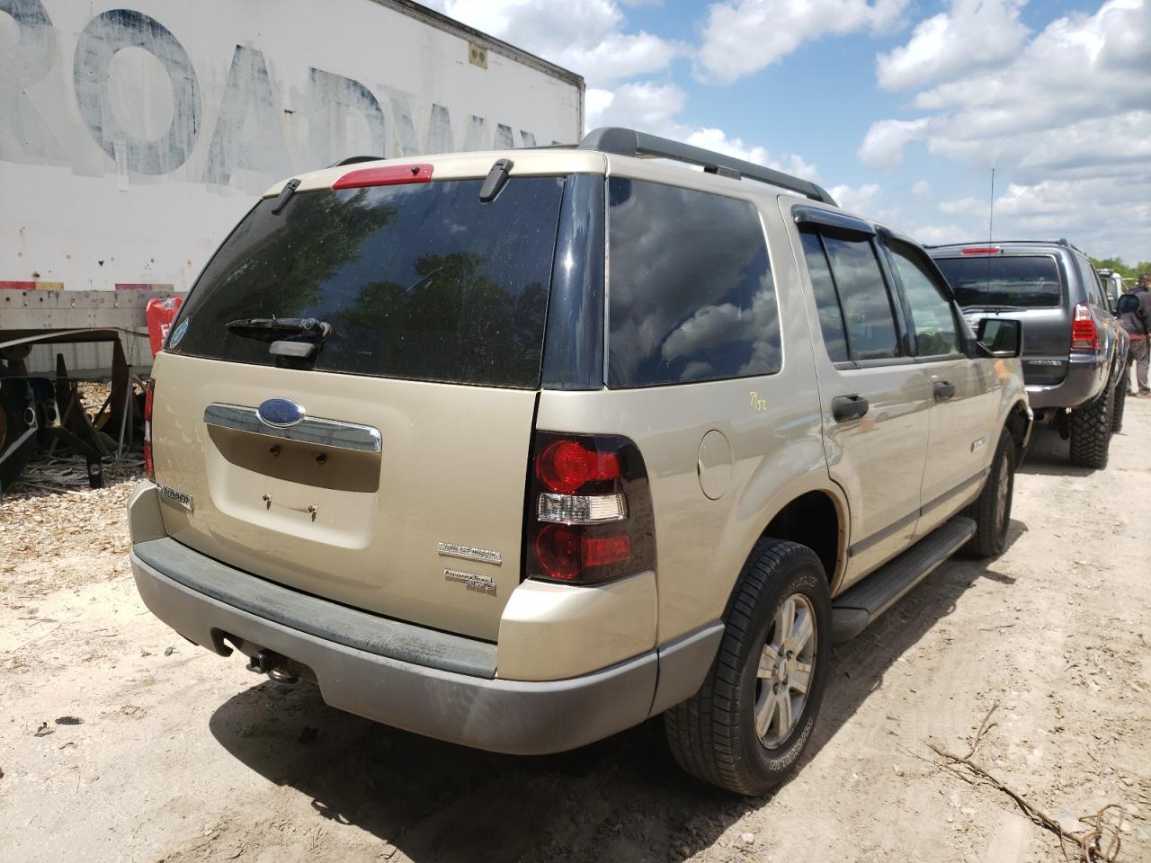 Foto 4 de la subasta – 2006 FORD EXPLORER X con VIN 1FMEU62E06UA33938