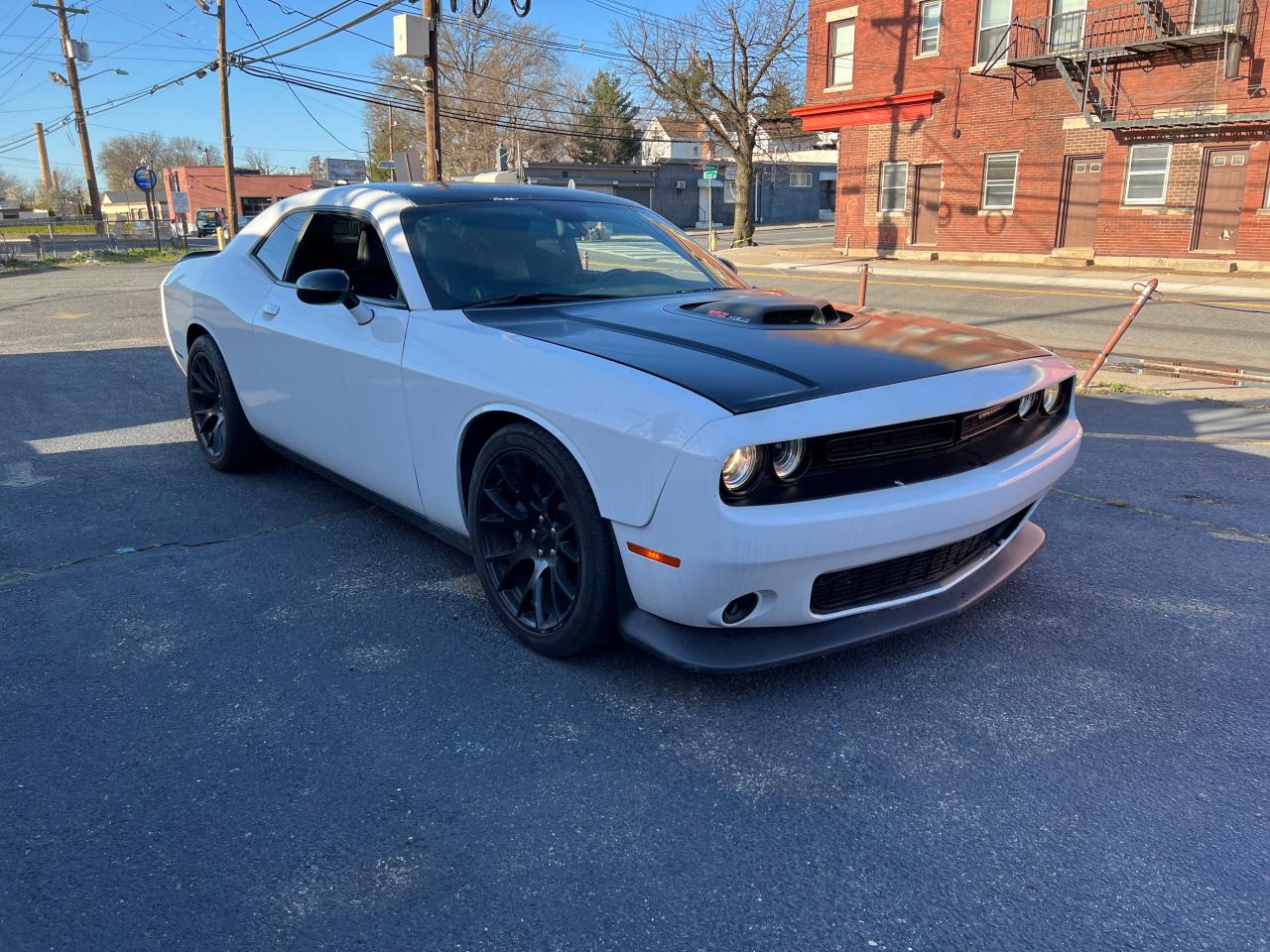 DODGE CHALLENGER 2017 with VIN 2C3CDZFJ5HH638231 - Photo from auction