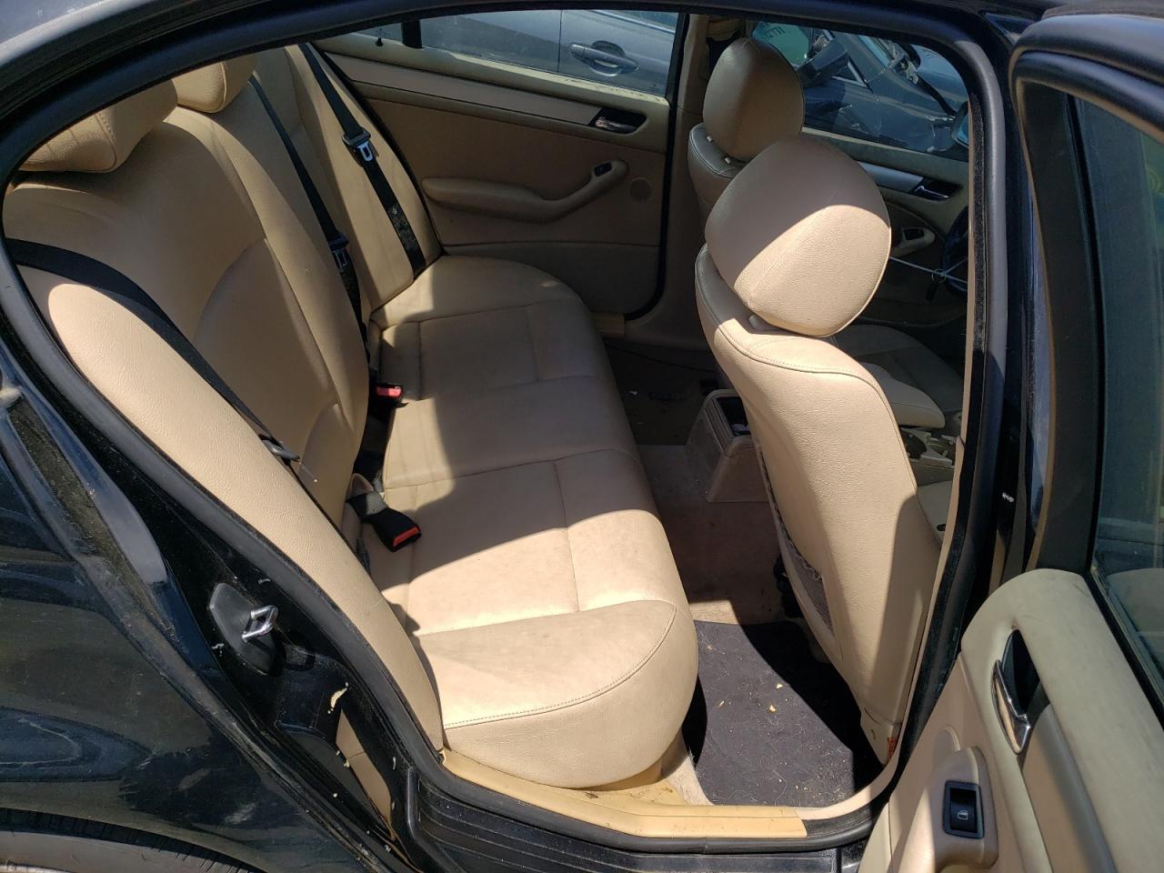 Photo 6 from auction – 2004 BMW 325 I with VIN WBAET37404NJ42510