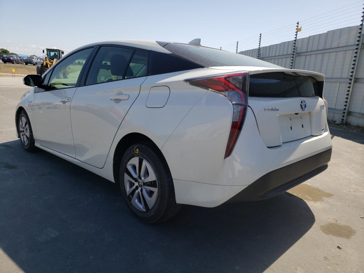 Photo 3 from auction – 2016 TOYOTA PRIUS with VIN JTDKARFU3G3014729