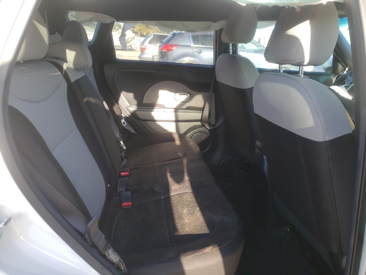 Photo 6 from auction – 2016 KIA SOUL with VIN KNDJN2A24G7398266