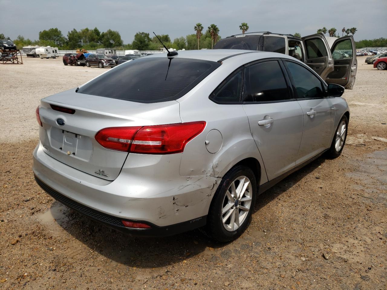 Photo 4 from auction – 2015 FORD FOCUS SE with VIN 1FADP3F21FL342299