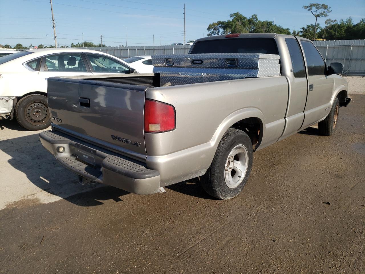 Photo 4 from auction – 2000 CHEVROLET S TRUCK S1 with VIN 1GCCS1957Y8291069