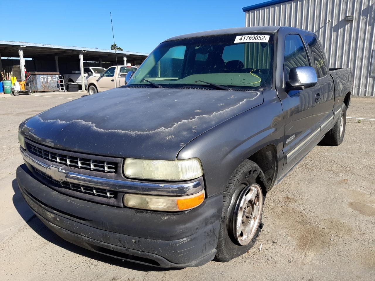 Photo 2 from auction – 2000 CHEVROLET SILVERADO with VIN 1GCEC19T5YZ183032