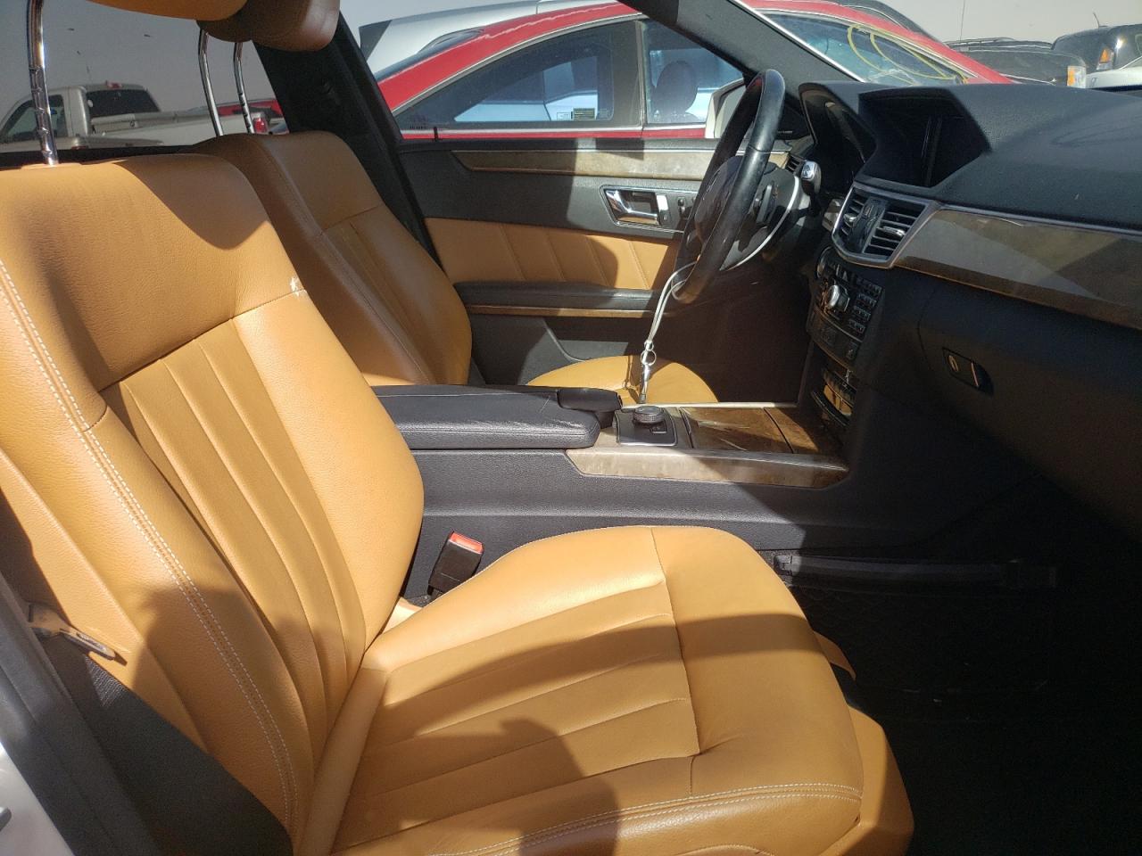Photo 5 from auction – 2011 MERCEDES-BENZ E 350 with VIN WDDHF5GB3BA417511