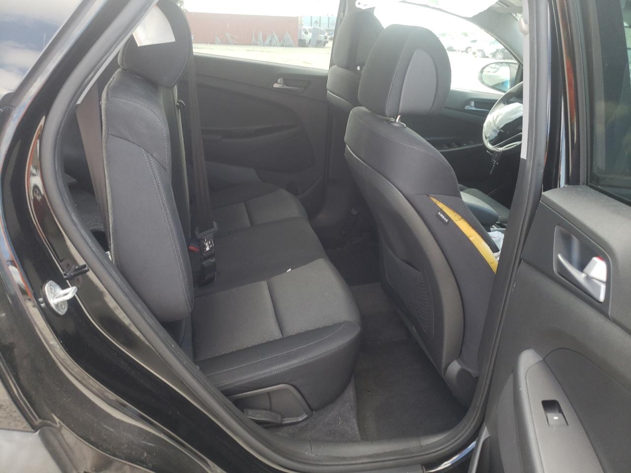 Photo 6 from auction – 2016 HYUNDAI TUCSON SE with VIN KM8J23A46GU190340