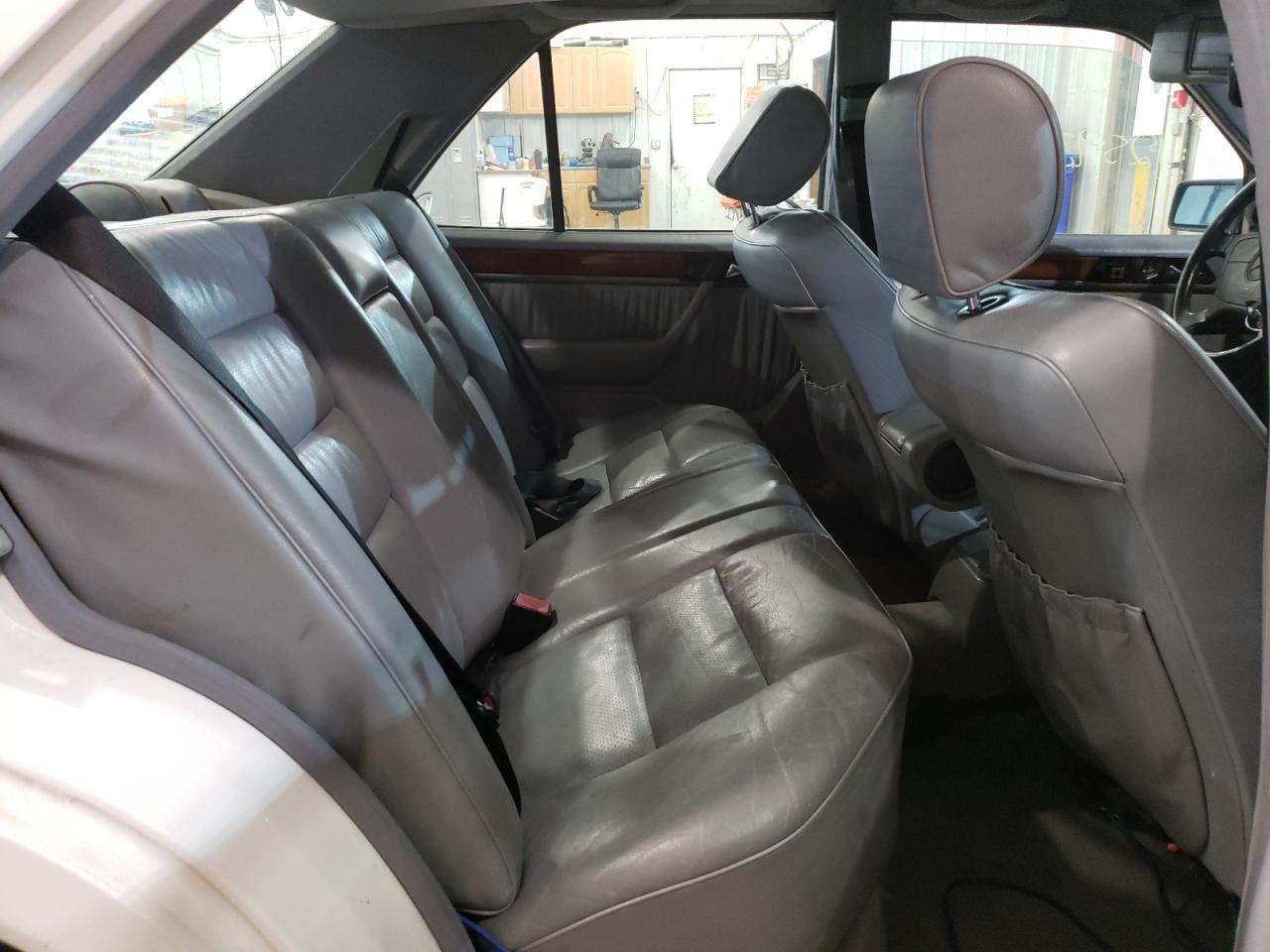 Photo 6 from auction – 1994 MERCEDES-BENZ E 320 with VIN WDBEA32E3RC092258