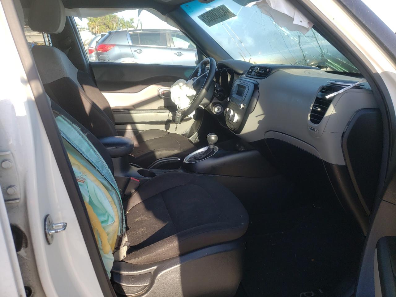 Photo 5 from auction – 2016 KIA SOUL with VIN KNDJN2A24G7398266