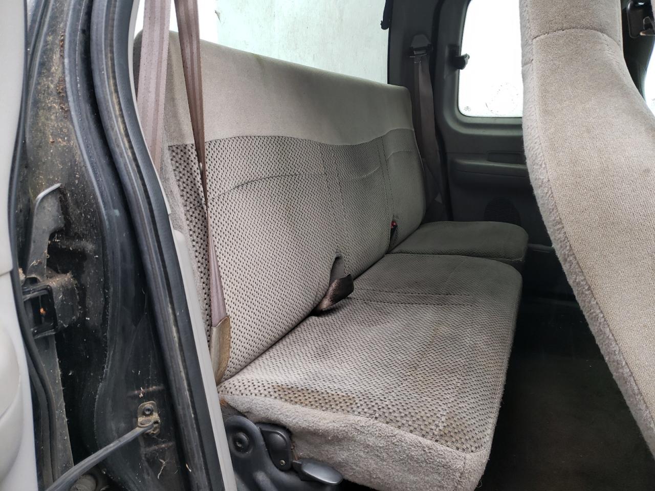 Photo 6 from auction – 2000 FORD F150 with VIN 1FTRX18L4YNA74138