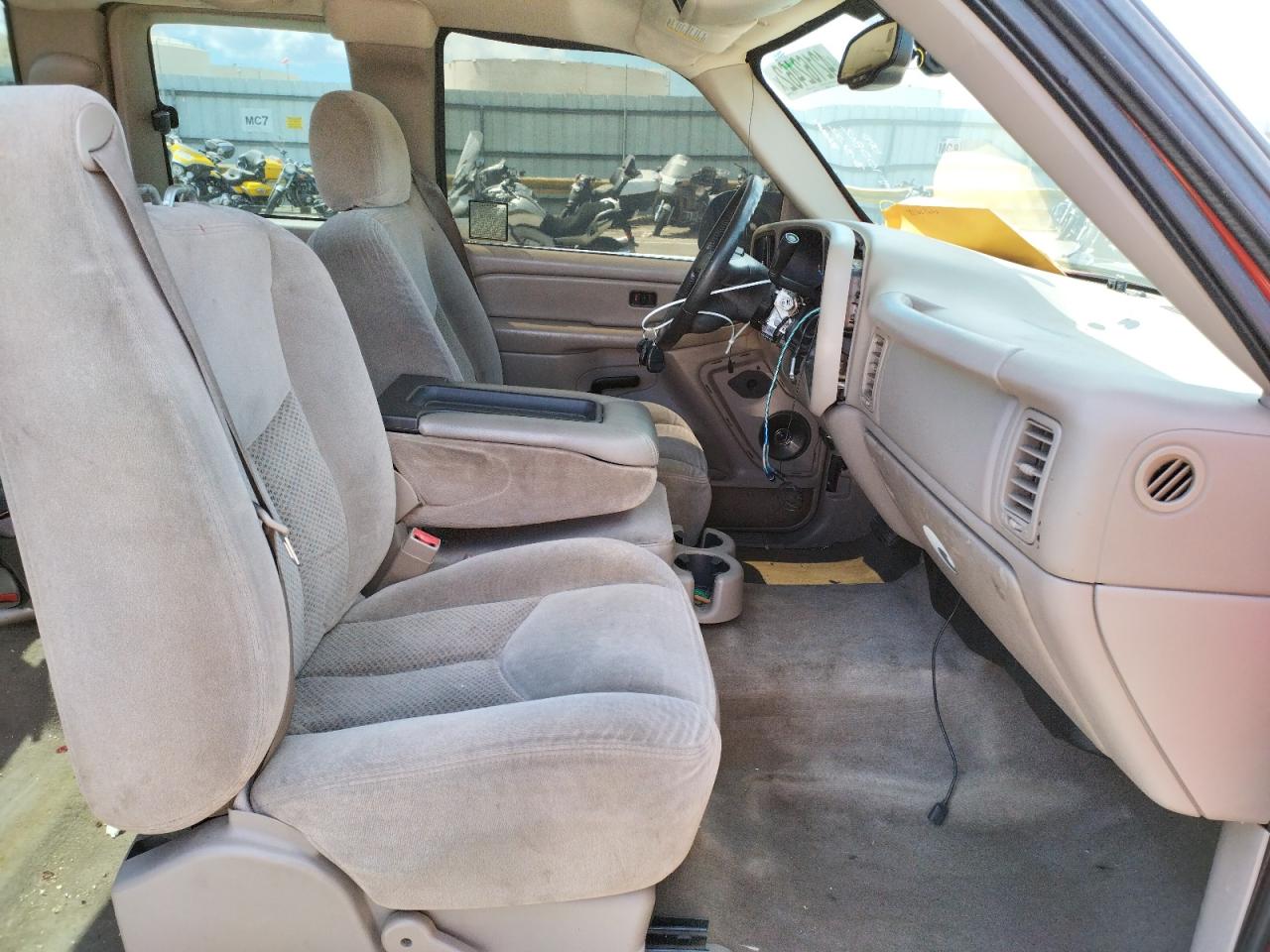 Photo 5 from auction – 2004 CHEVROLET SILVERADO with VIN 2GCEC19V141246129