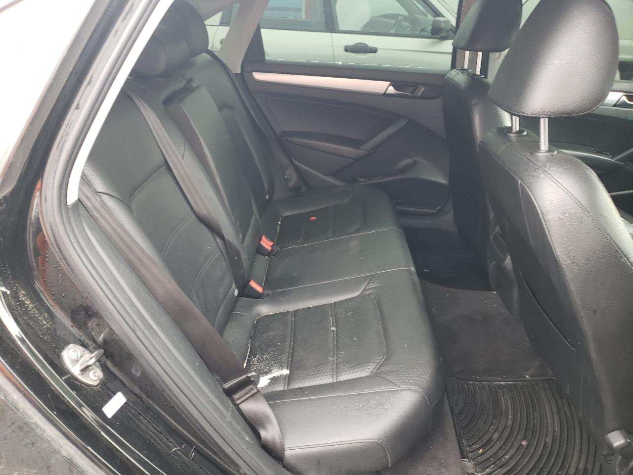 Photo 6 from auction – 2012 VOLKSWAGEN PASSAT SE with VIN 1VWBP7A38CC027100