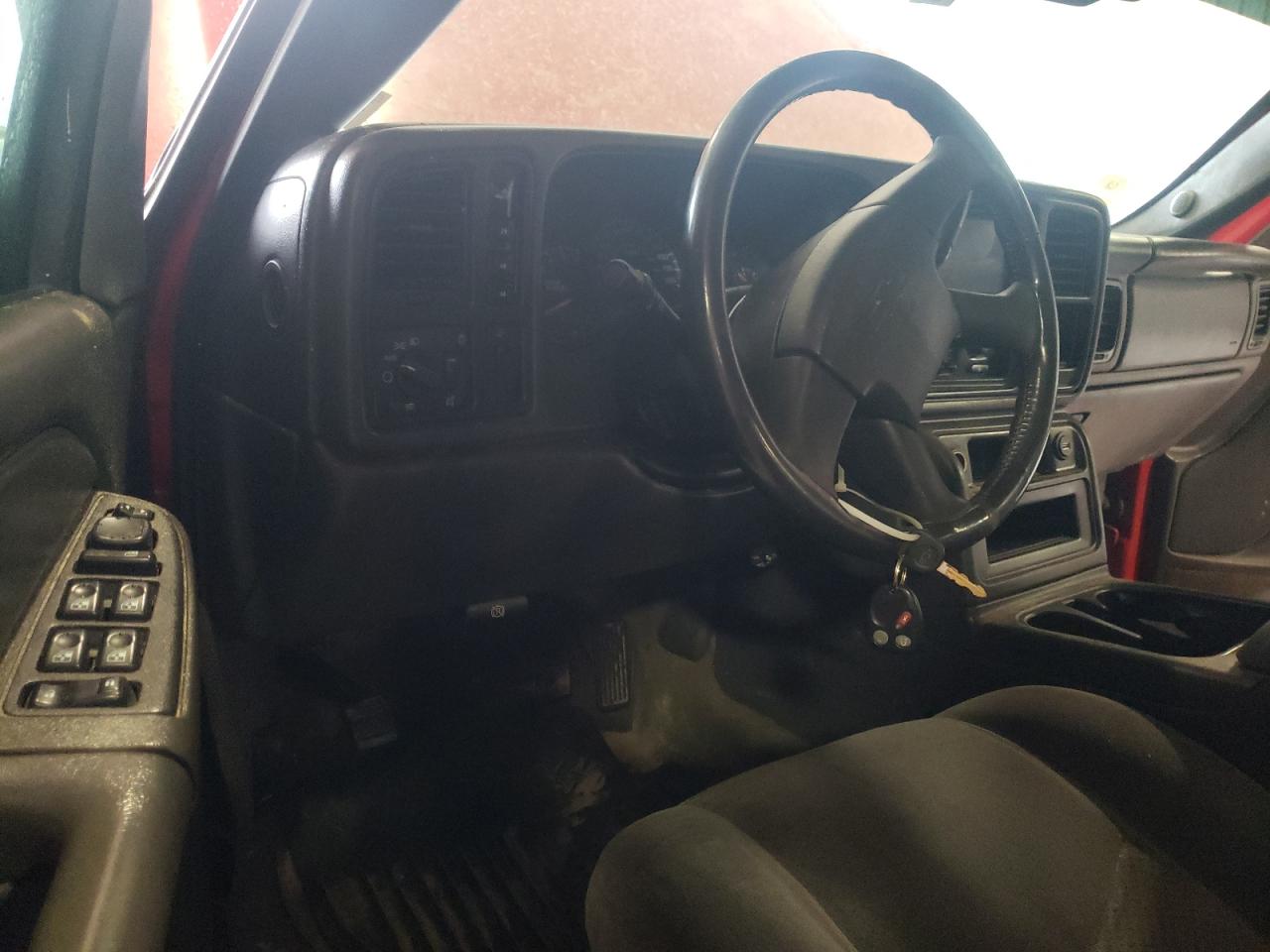 Photo 9 from auction – 2004 CHEVROLET SILVERADO with VIN 1GCHK23UX4F225701