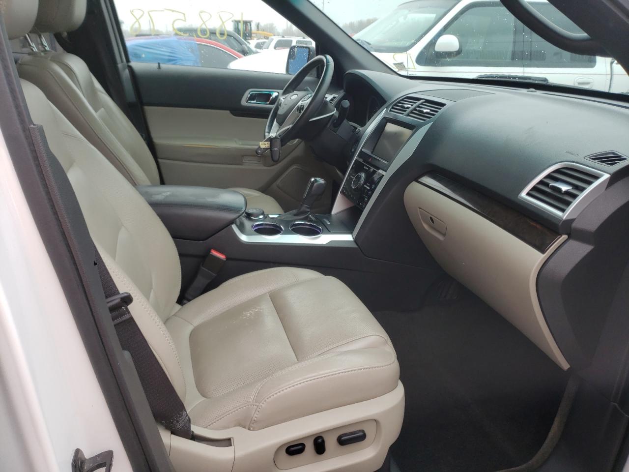 Photo 5 from auction – 2012 FORD EXPLORER L with VIN 1FMHK8F8XCGA94291