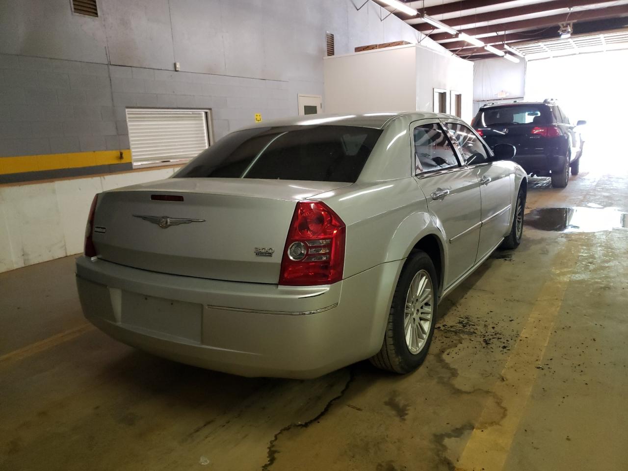 Photo 4 from auction – 2010 CHRYSLER 300 TOURIN with VIN 2C3CA4CD9AH191466