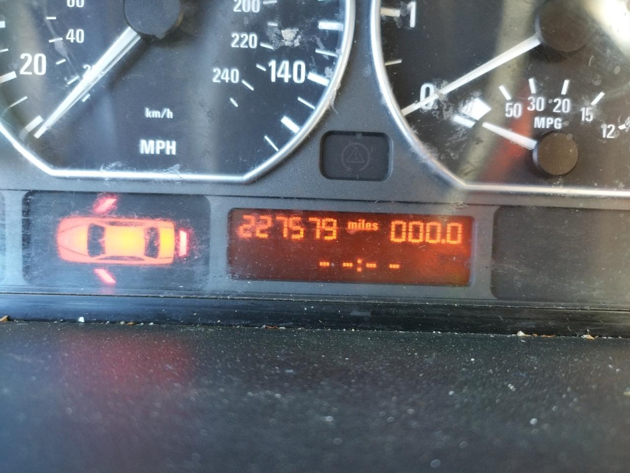 Photo 8 from auction – 2003 BMW 330 I with VIN WBAEV53413KM03073