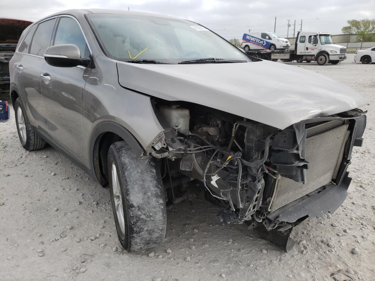 KIA SORENTO LX 2016 with VIN 5XYPG4A35GG167369 - Photo from auction