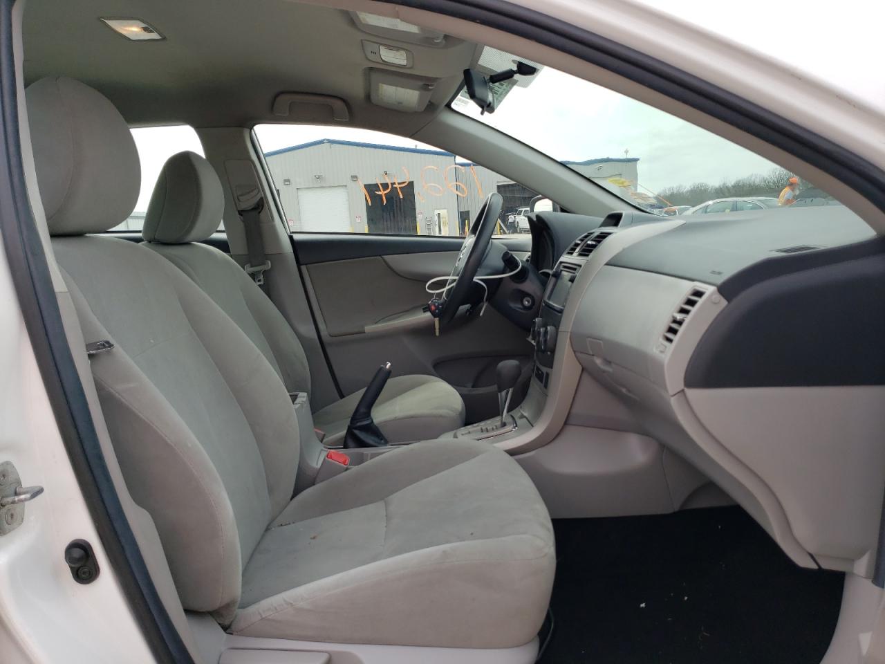 Photo 5 from auction – 2013 TOYOTA COROLLA with VIN 2T1BU4EE3DC027679