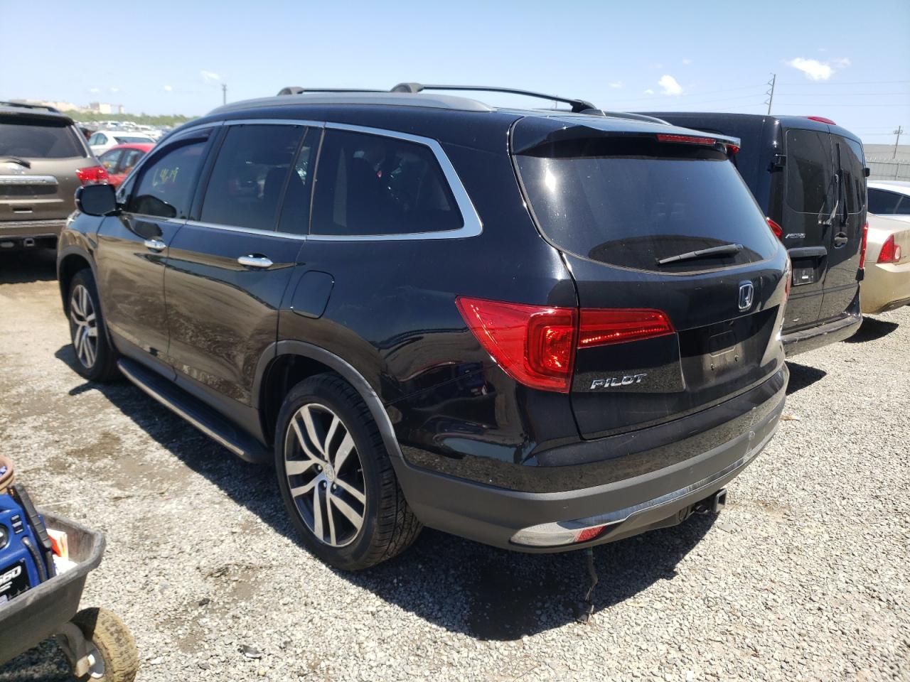 Photo 3 from auction – 2017 HONDA PILOT TOUR with VIN 5FNYF6H93HB022384