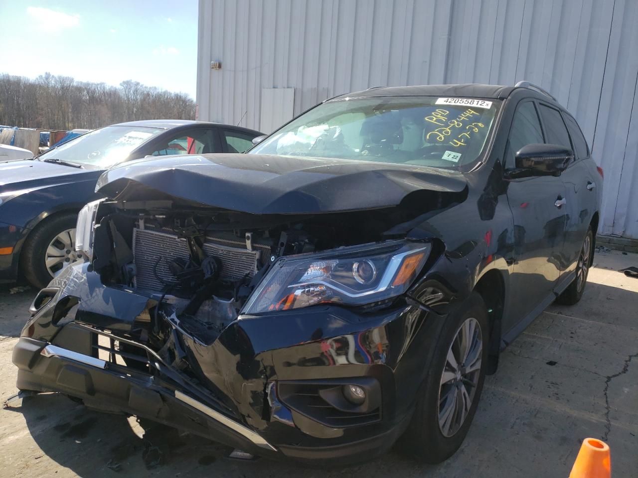 Photo 2 from auction – 2017 NISSAN PATHFINDER with VIN 5N1DR2MM5HC611292