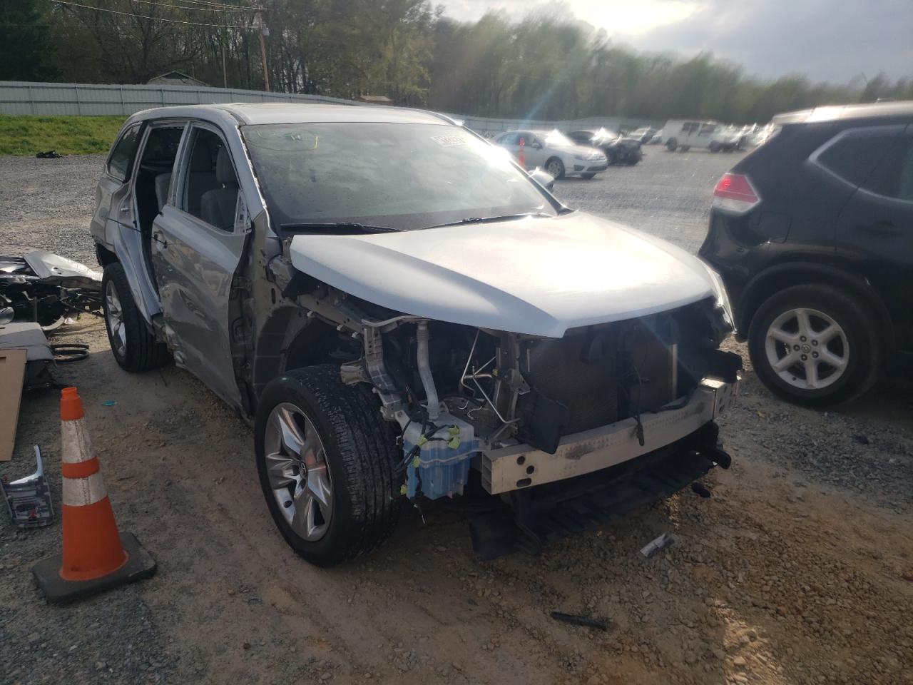 TOYOTA HIGHLANDER 2018 with VIN 5TDYZRFH4JS284788 - Photo from auction