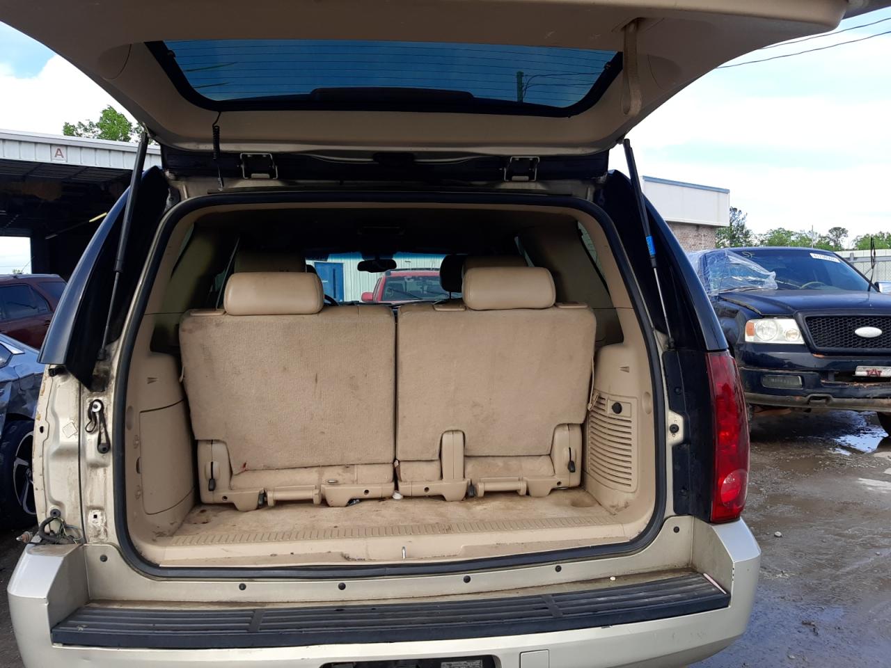 Photo 9 from auction – 2007 GMC YUKON with VIN 1GKFC13027R240454