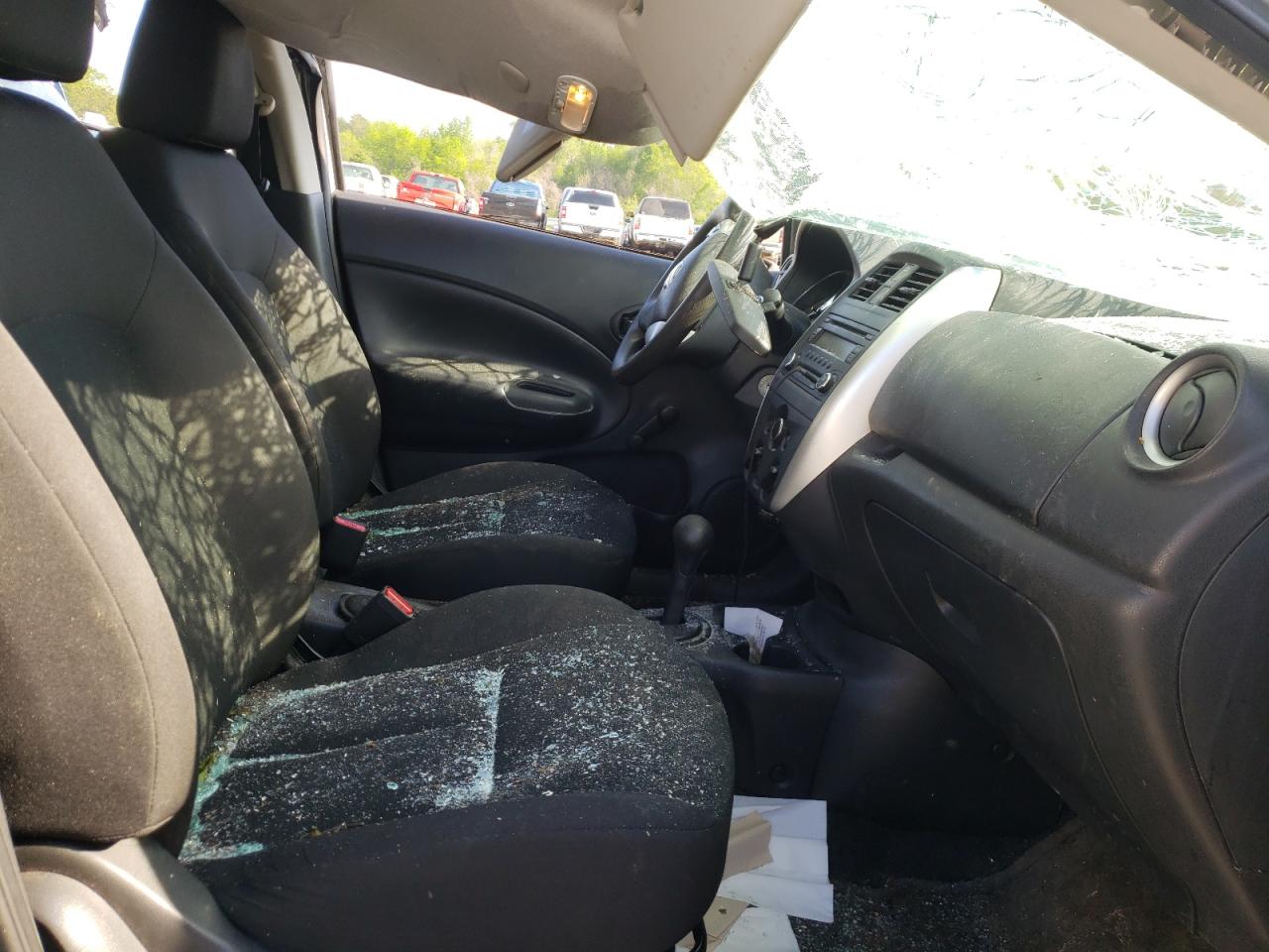 Photo 5 from auction – 2015 NISSAN VERSA NOTE with VIN 3N1CE2CP9FL391487