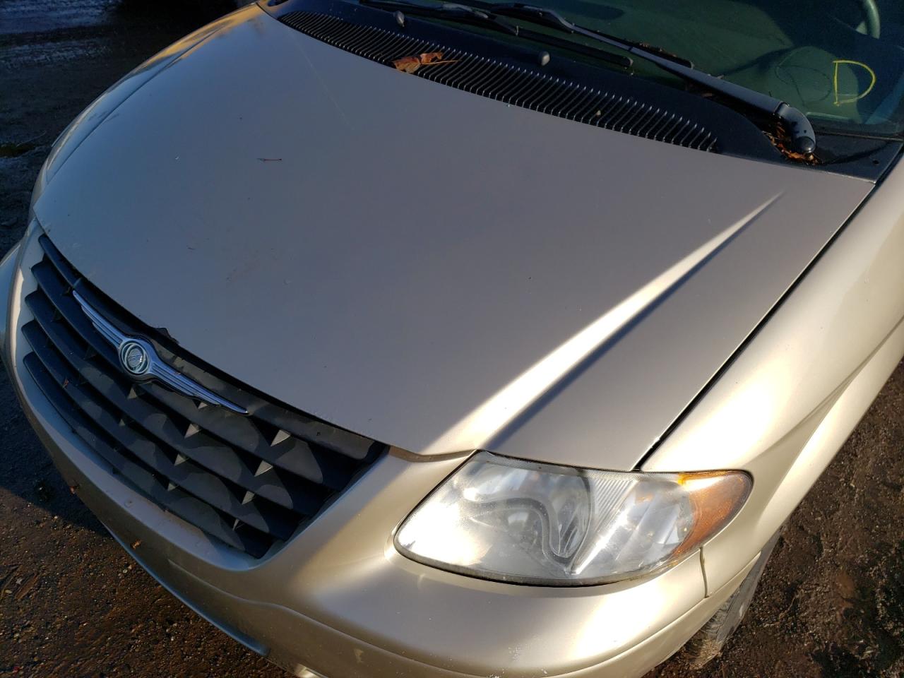 Photo 9 from auction – 2006 CHRYSLER TOWN & COU with VIN 1A4GP45R06B745802