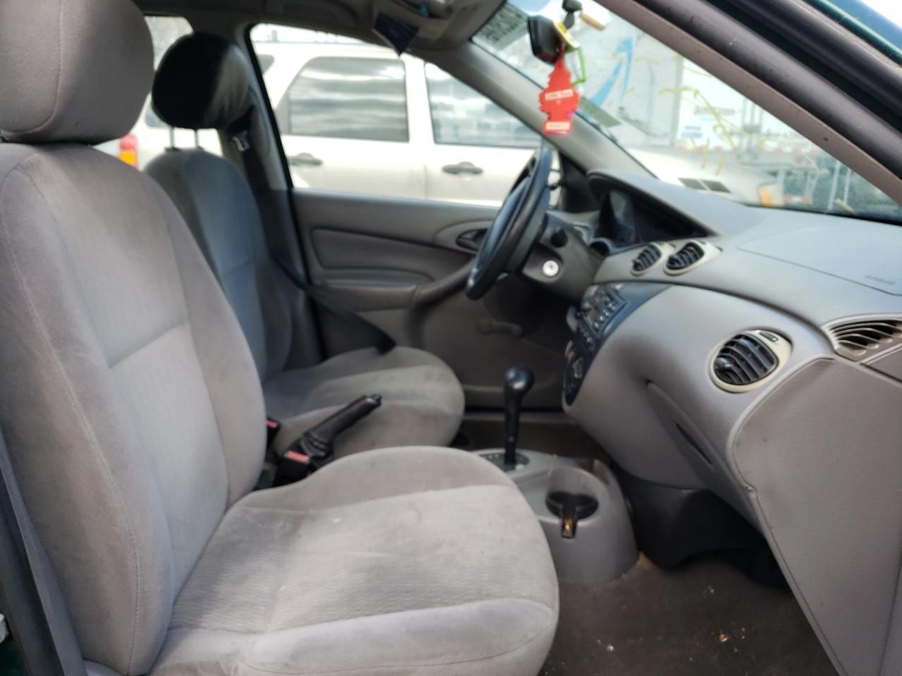 Photo 5 from auction – 2001 FORD FOCUS LX with VIN 1FAFP33PX1W118352
