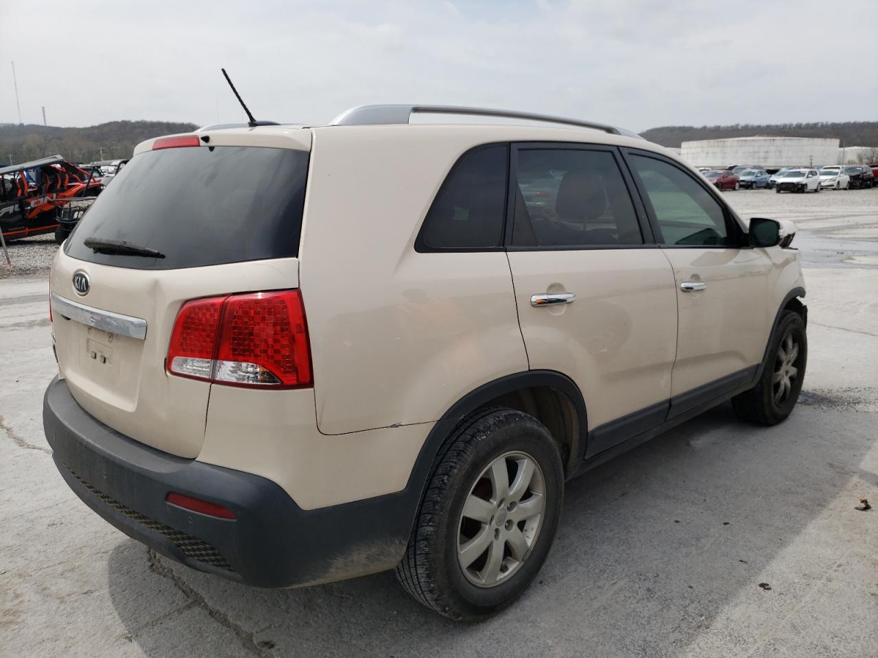 Photo 4 from auction – 2011 KIA SORENTO BA with VIN 5XYKT3A16BG105969
