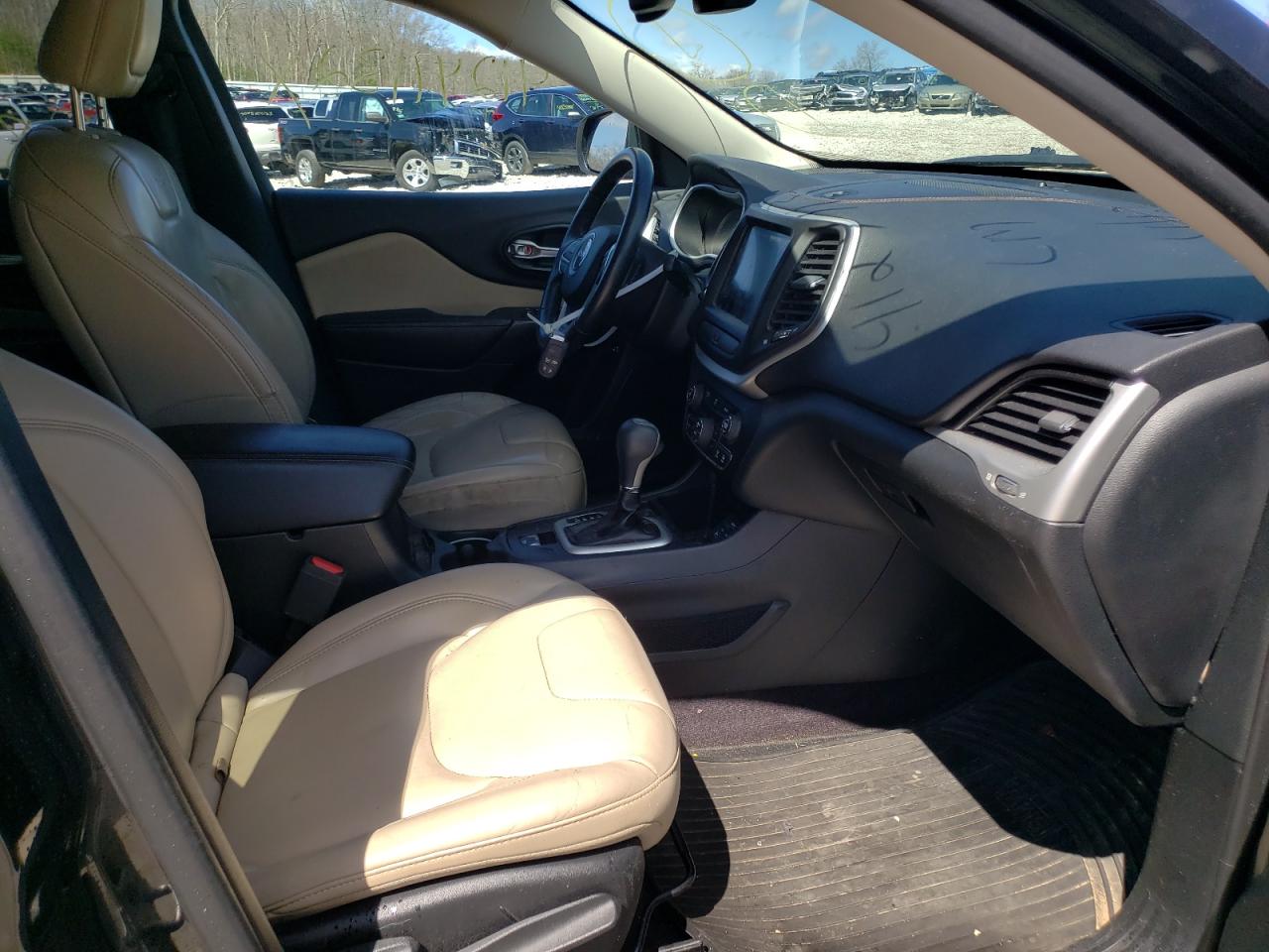 Photo 5 from auction – 2016 JEEP CHEROKEE L with VIN 1C4PJLDB2GW336099