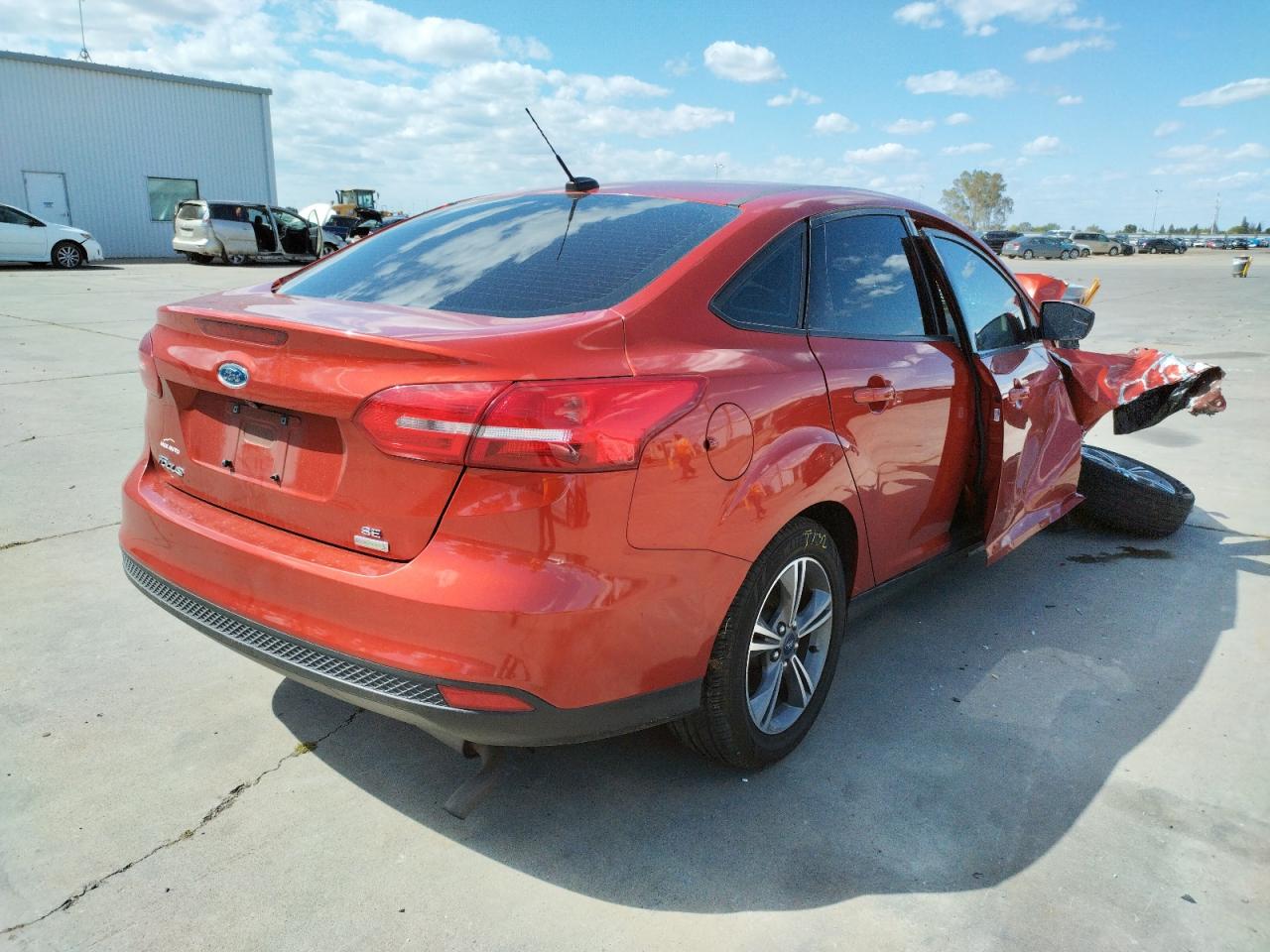 Photo 4 from auction – 2018 FORD FOCUS SE with VIN 1FADP3FE4JL261073