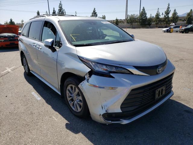 TOYOTA SIENNA LE 2022 with VIN 5TDBRKEC3NS098233 - Photo from auction