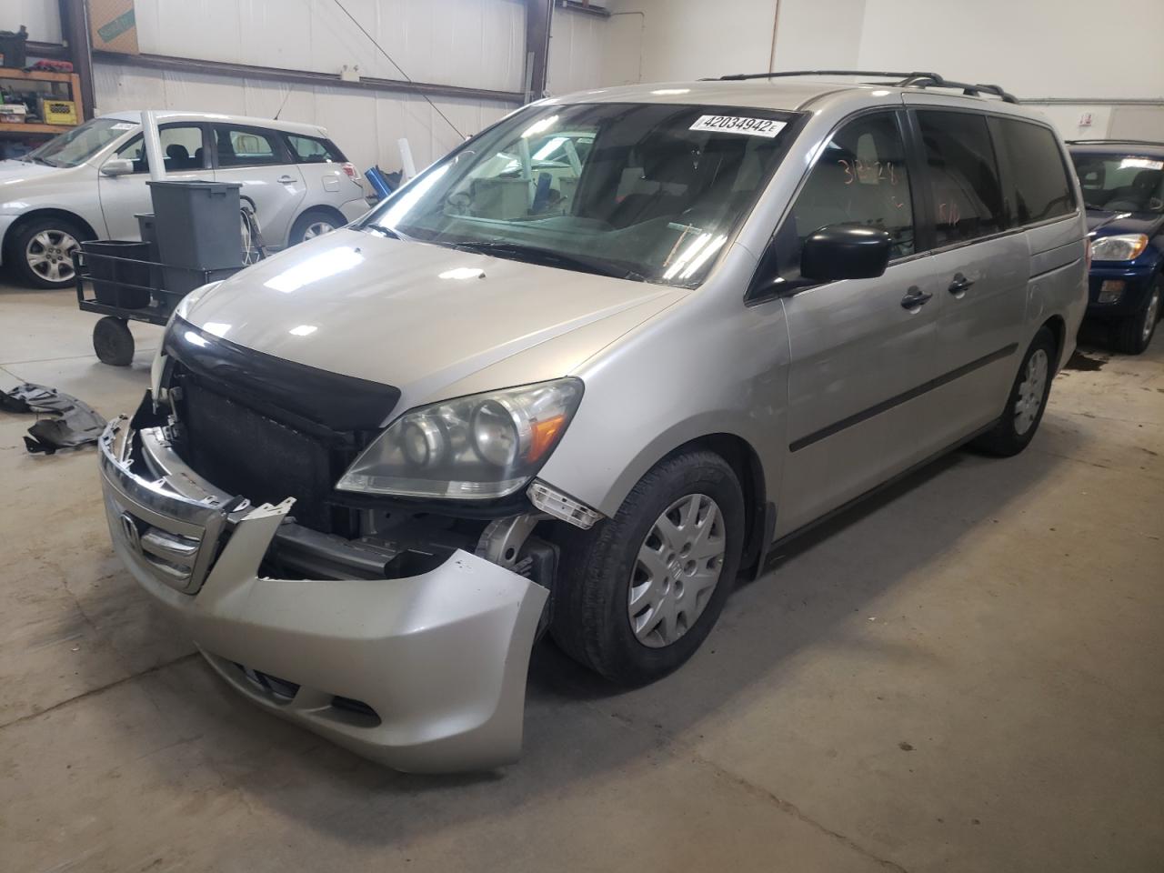 Photo 2 from auction – 2005 HONDA ODYSSEY LX with VIN 5FNRL38215B507813