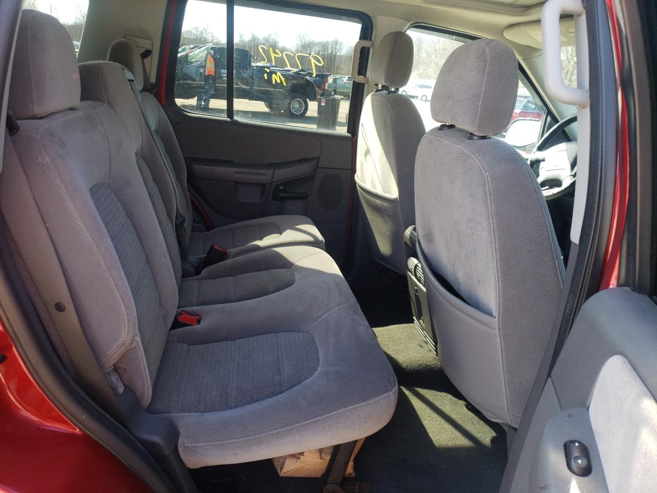 Photo 6 from auction – 2005 FORD EXPLORER X with VIN 1FMZU73K65UA63228