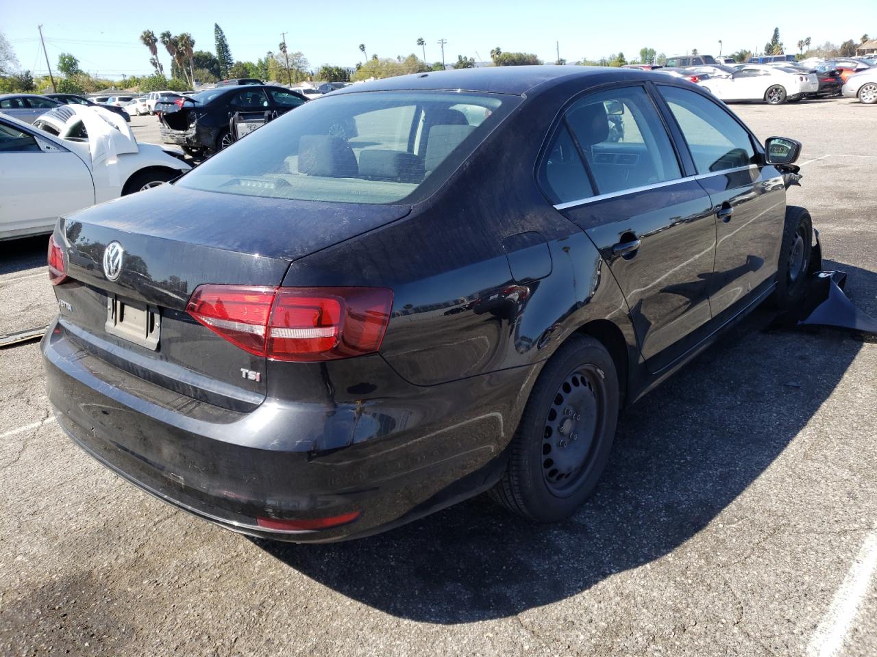 Photo 4 from auction – 2017 VOLKSWAGEN JETTA S with VIN 3VW2B7AJ7HM376252