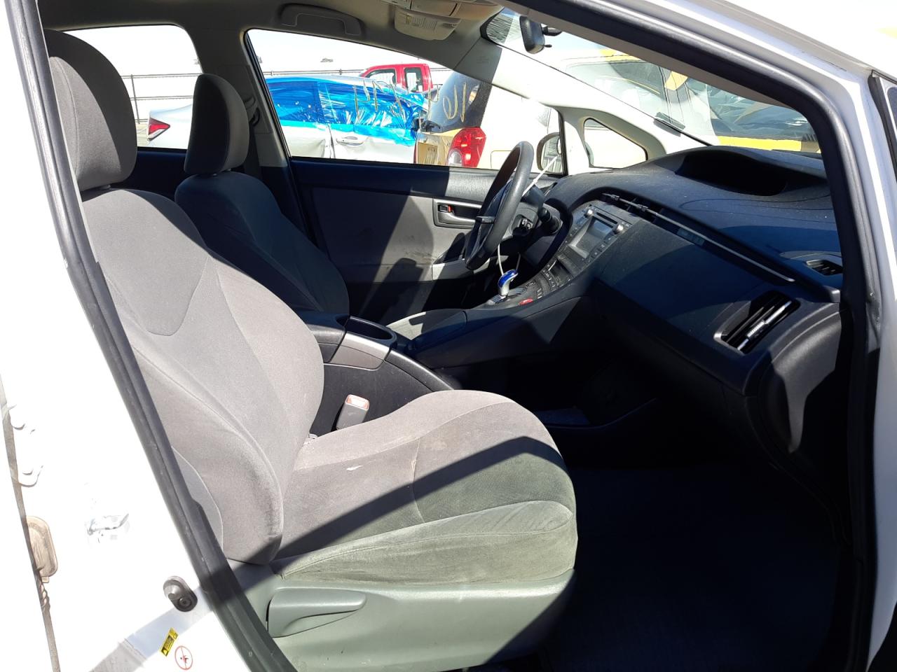 Photo 5 from auction – 2013 TOYOTA PRIUS with VIN JTDKN3DUXD1638040