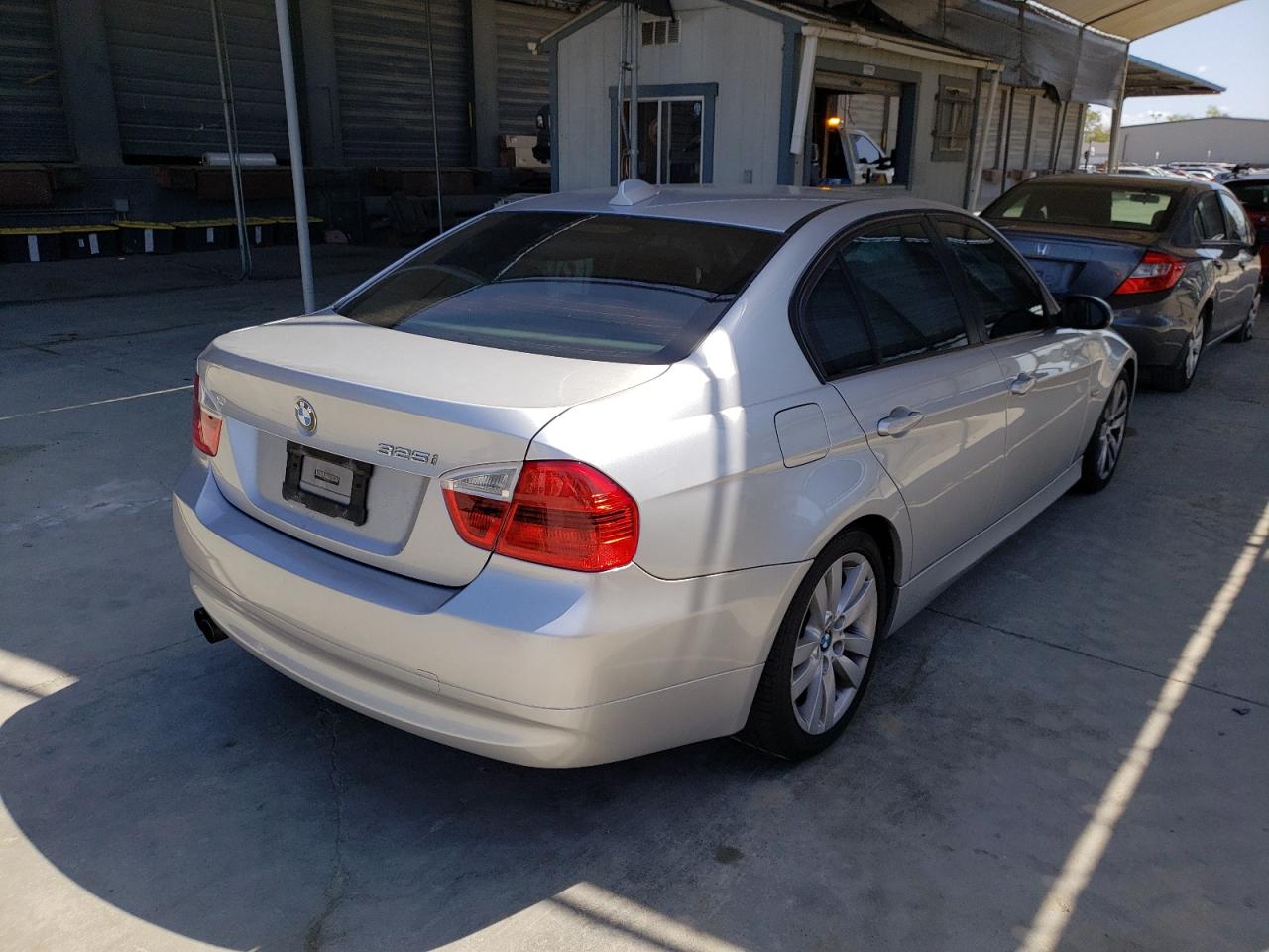 Photo 4 from auction – 2006 BMW 325 I with VIN WBAVB13526KX33951