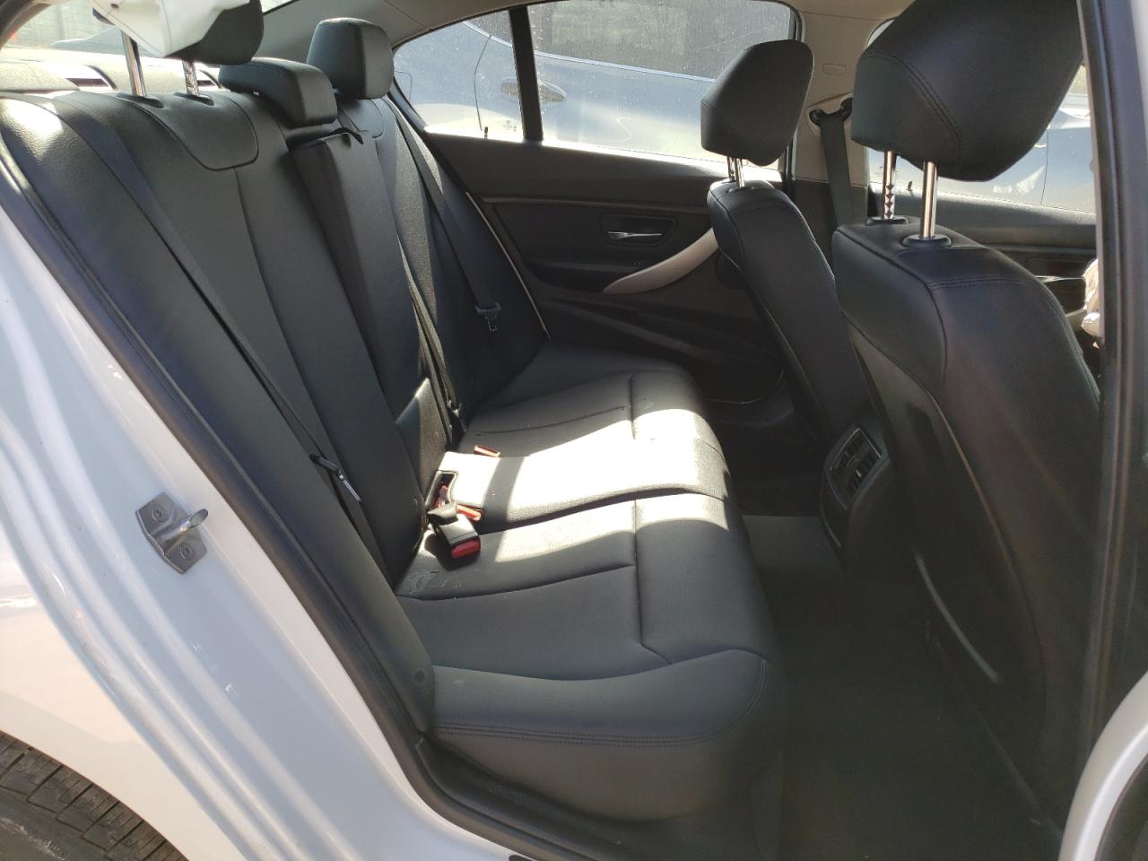 Photo 18 from auction – 2016 BMW 320 I with VIN WBA8E1G57GNU11840