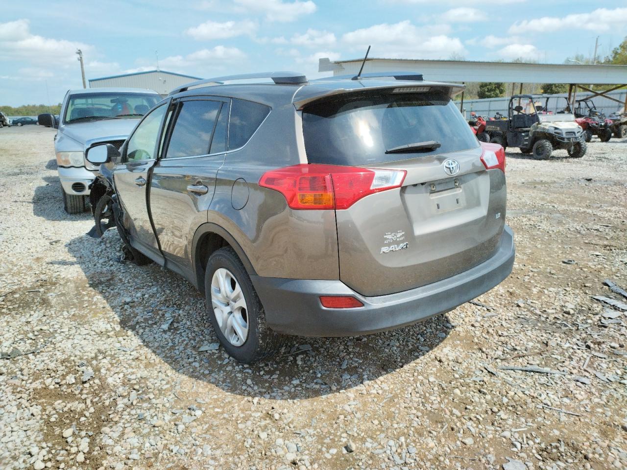 Photo 3 from auction – 2015 TOYOTA RAV4 LE with VIN JTMZFREV6FD069131