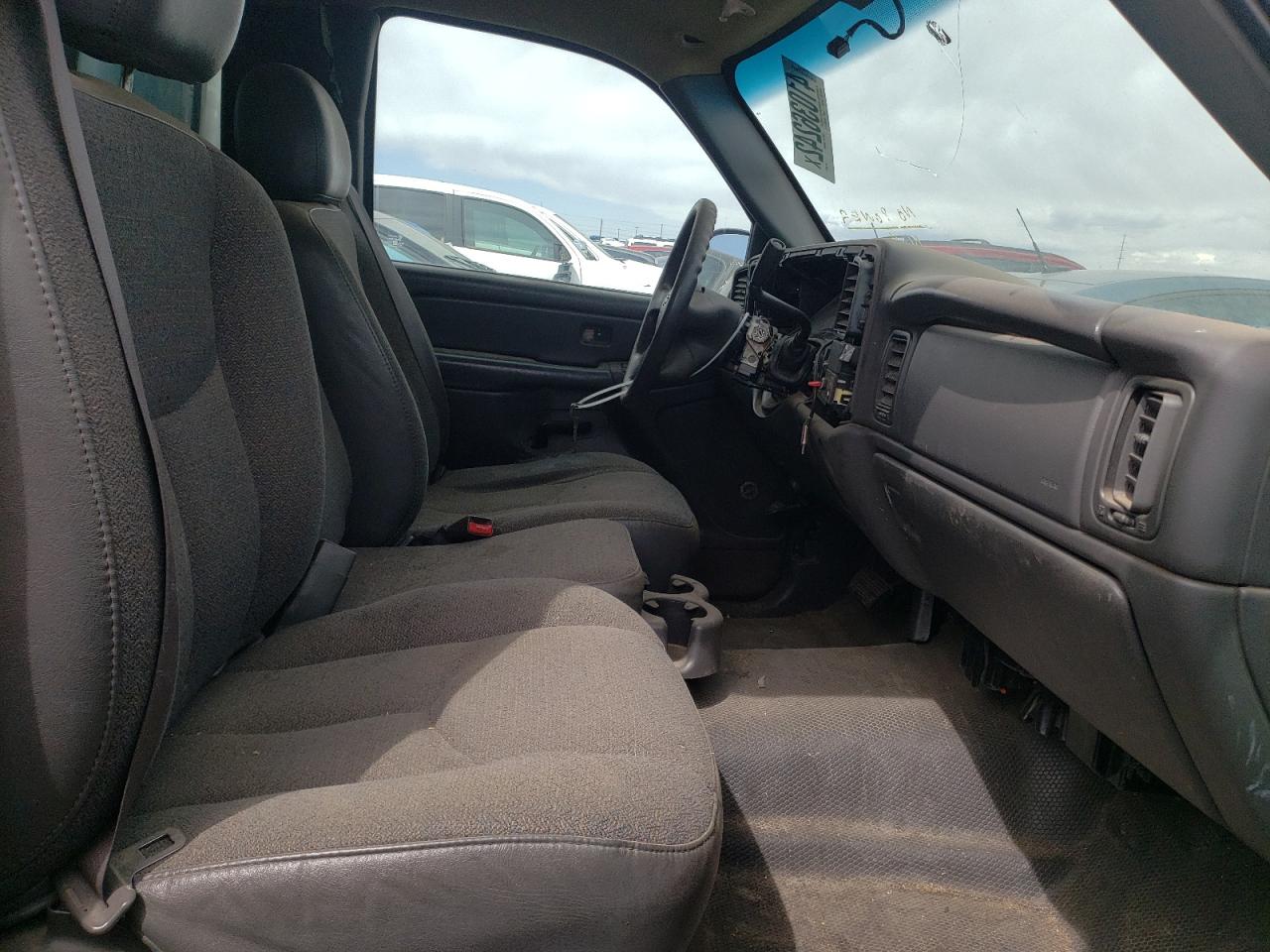 Photo 5 from auction – 2004 CHEVROLET SILVERADO with VIN 1GCEC14Z74Z297474