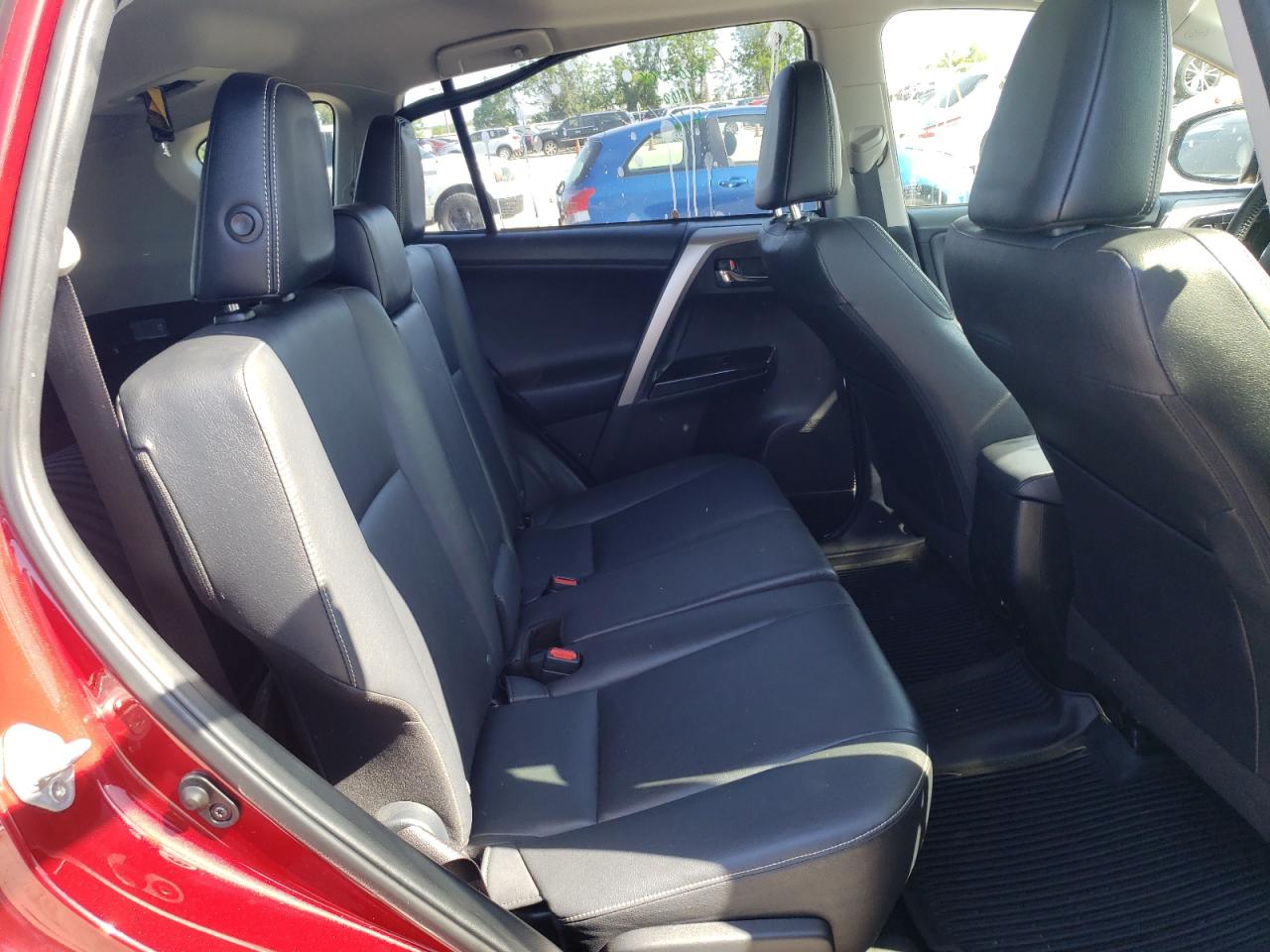 Photo 6 from auction – 2018 TOYOTA RAV4 LIMIT with VIN JTMDFREV6JD225042
