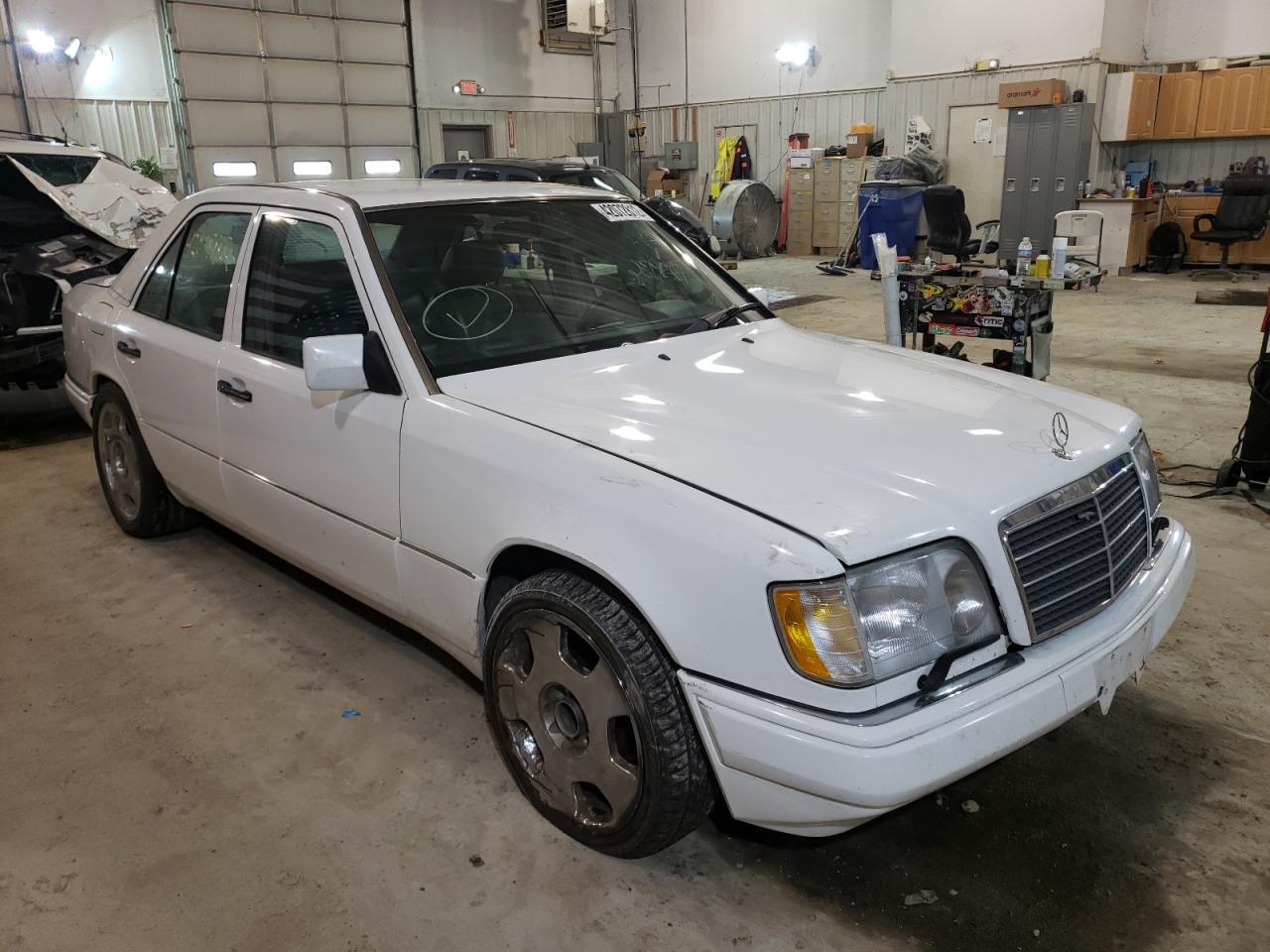 MERCEDES-BENZ E 320 1994 with VIN WDBEA32E3RC092258 - Photo from auction